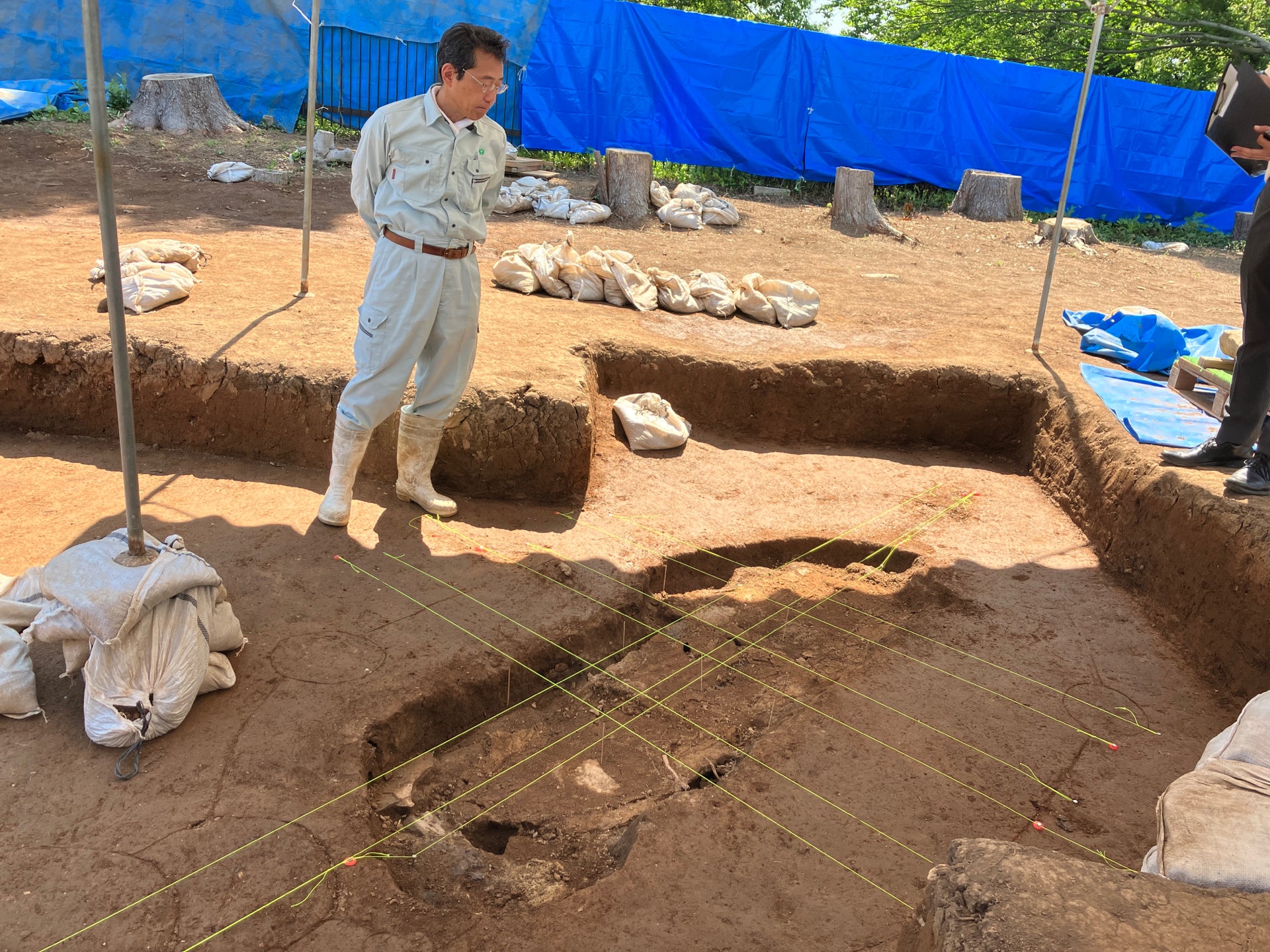 吉野ヶ里遺跡“謎エリア”の発掘、１８００年前の石棺墓の４枚目のふたが開く - RKBオンライン